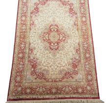 Tapis oriental aux motifs floraux